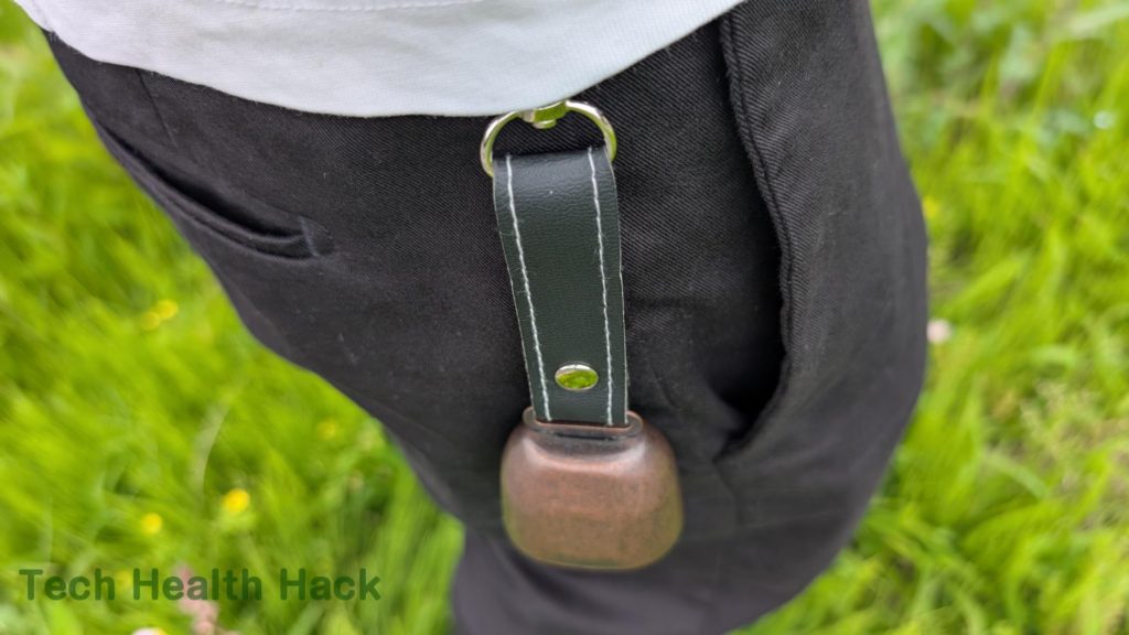 クマよけ鈴を装着