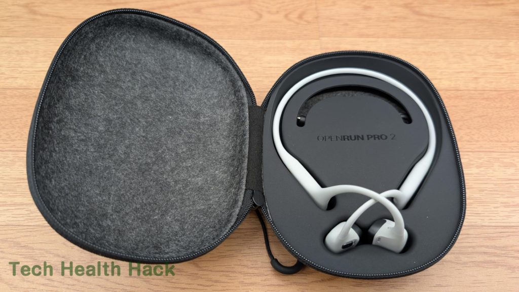 保管用黒ポーチの中のShokz OpenRun Pro2